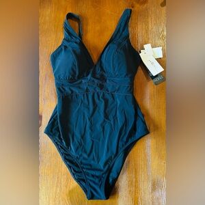 Gottex Black One piece swimsuit Size#14 Black V Front adjustable straps New